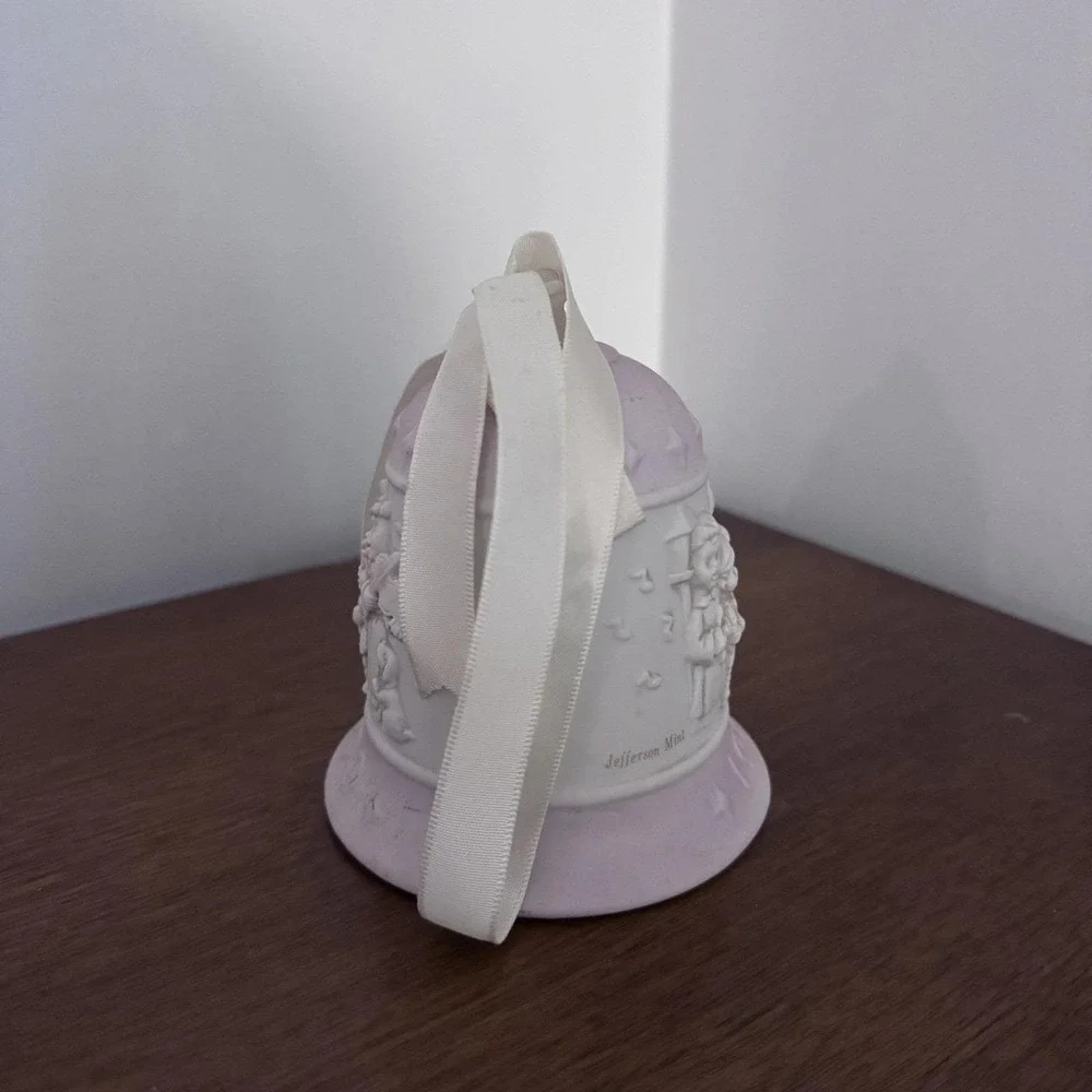 Vtg Jefferson Mint Christmas Bell Limited Edition 1990 Caroler‎